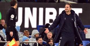 Майк Райли се извини на Евертън