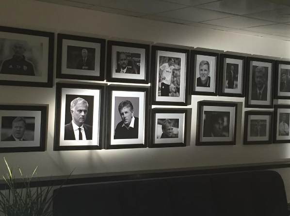 Стена в кабинета на Раниери.  