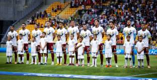 Националите заминаха за Черна гора, подминаха въпросите на репортерите