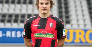 Защитник на Фрайбург пропуска старта на сезона 