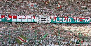 Фенове на Легия биха играчите на отбора 