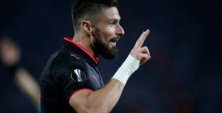 Арсенал с труден успех, Евертън с издънка у дома