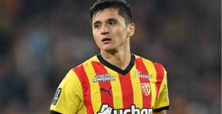 Тотнъм и Нюкасъл се интересуват от защитник на Ланс