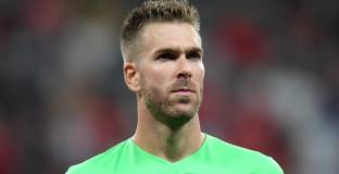 Адриан иска да остане в Ливърпул