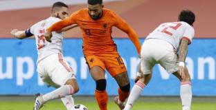 Нидерландия и Испания врътнаха реми в контрола