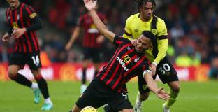 Юве и Милан влизат в битка за защитник на Борнемут? 