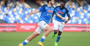 Агентът на Кварацхелия анонсира новия договор на играча