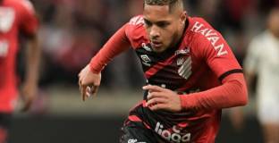 Агент: Много клубове се интересуват от Роке