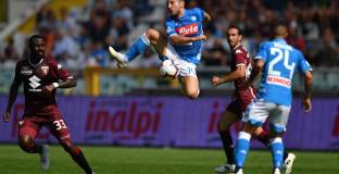 Наполи с лесен успех в Торино