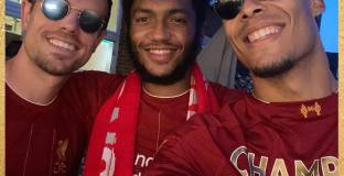 Емоциите на играчите на Ливърпул след гола на Вилиан