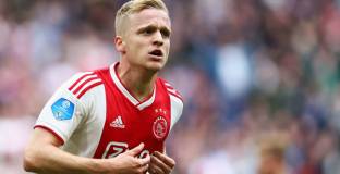 Овермарс: Ван де Бек няма да напусне Аякс