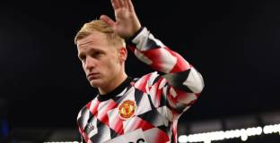 Айнтрахт Франкфурт няма да купува Ван де Беек