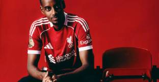 Исак премина в Ливърпул 