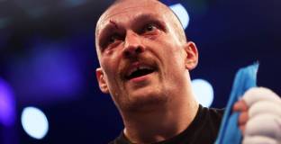 Усик повтори постижение на Ивендър Холифийлд