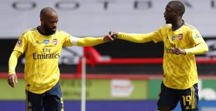 Арсенал е на полуфинал през Шефилд