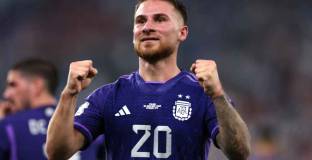 Брайтън обсъжда новия договор на Макалистър 