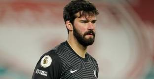 Ливърпул е близо до удължаване на договора с Алисон