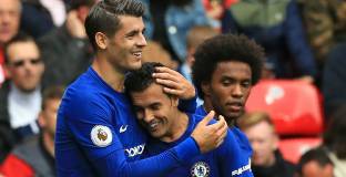 Хетрик на Мората в категорична победа над Стоук (видео)