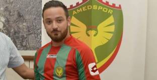 Стреляха по автомобила на противник на Ердоган 