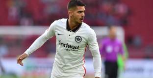 Ман Юнайтед се интересува от Андре Силва