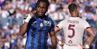 Аталанта показа трофея от Лига Европа и се поздрави с победа над Торино