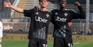 Наполи с грешна стъпка срещу Комо (видео)