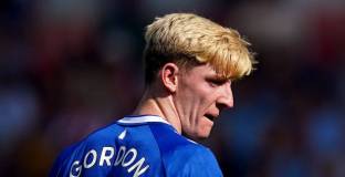 Гордън е близо до нов договор с Евертън 