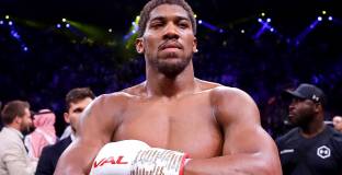 Промоутър намекна за два боя между Усик и Джошуа