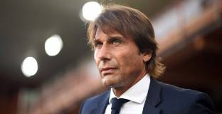 Конте обясни защо живее в хотел в Лондон 