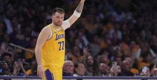 Лейкърс продължи с Дончич