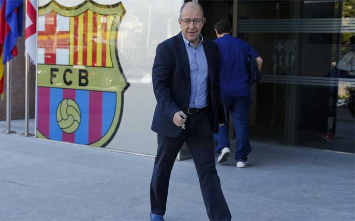 Барселона започна производство на фланелки без лого на спонсор