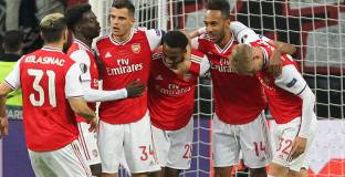 Арсенал с три в края във Франкфурт