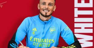 Арсенал удължи договора с Уайт 