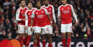 Арсенал ще продължи с петима