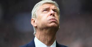 Човекът, назначил Венгер, поиска напускането му