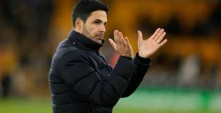  Арсенал обмисля да закупи шестима през лятото