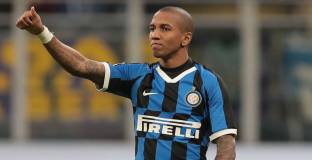 Йънг разкритикува Ман Юнайтед за Лукаку