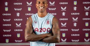  Йънг продължи с Астън Вила