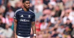 Астън Вила се раздели с петима 