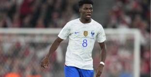 Ман Юнайтед ще се бори с Байерн за Чуамени