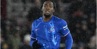 Борнемут се интересува от Дисаси