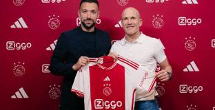 Аякс обяви напускането на старши -треньора