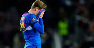  Челси готви предложение за Де Йонг