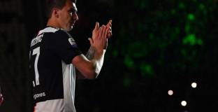  Манджукич обяви за край на кариерата си