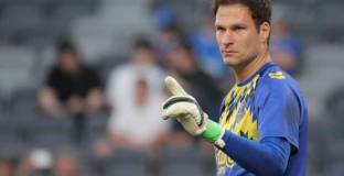 Евертън няма да продължи с трима