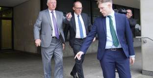  Сър Алекс се яви в защита на Гигс