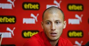 Бивш играч на ЦСКА помага на Лудогорец да реши проблема с Текпетей? 