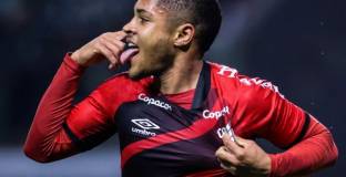 Барса е готова да плати 45 млн. за 18-годишен