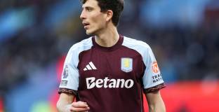 Барселона проявява интерес към защитник на Астън Вила 