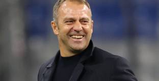 Барса продължи с Флик